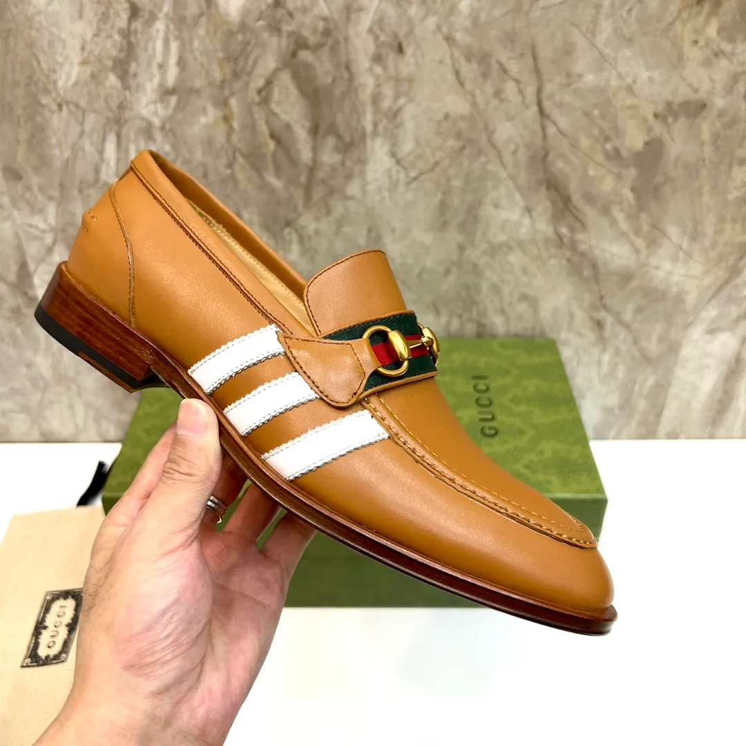 Original leather outsole P900 Brand: Co-branded Adidas｜GUCCI (Gucci) Standard code: Men's size 38–44 (45/46 can be customized) Grade: Same style as the official website Original quality Material: Original cowhide Leather lining Original leather outsole Style category: Men's fashionable casual leather shoes Distinguished big-name luxury elements top luxury Color: Actual picture